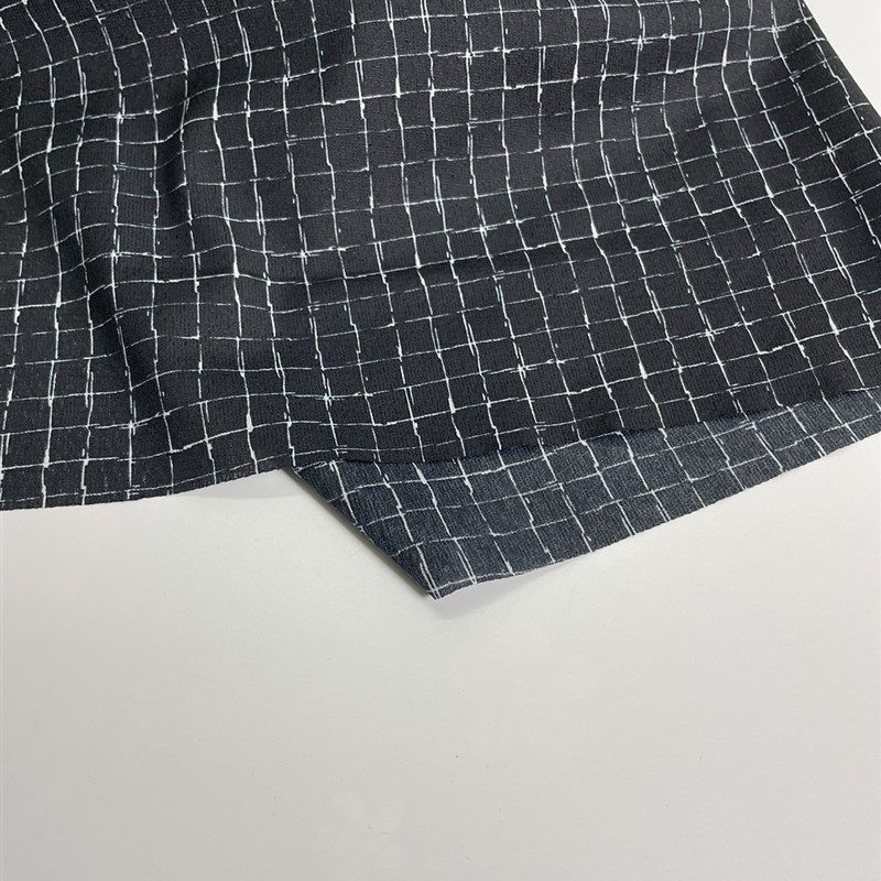 E675夏季黑底小方格印花雪纺布头 柔软垂坠透气连衣裙上衣Zdiy面,纺织面料/辅料/配套,面料/布类,淘宝优惠券,粉丝福利购,淘宝优惠卷