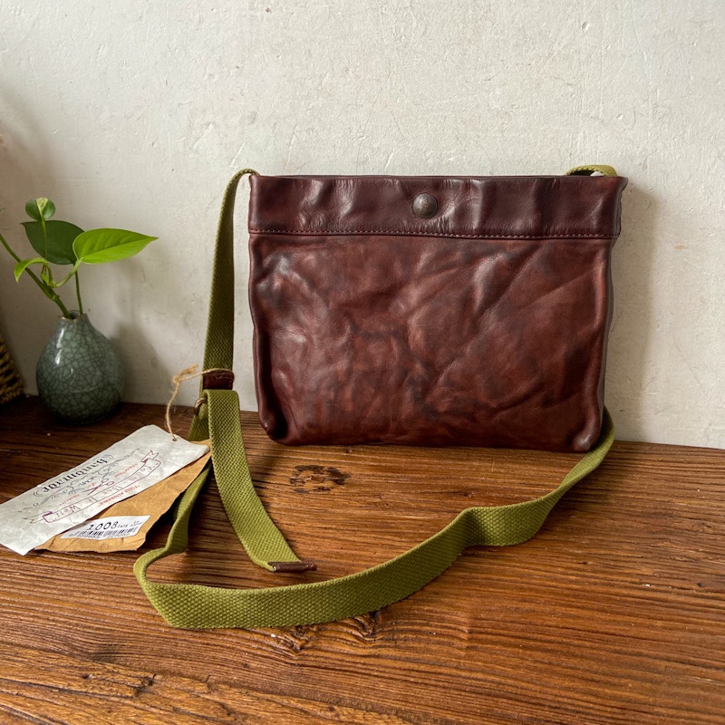 小众植鞣皮男生轻便单肩斜挎包休闲复古手工质感小包横款随身背包