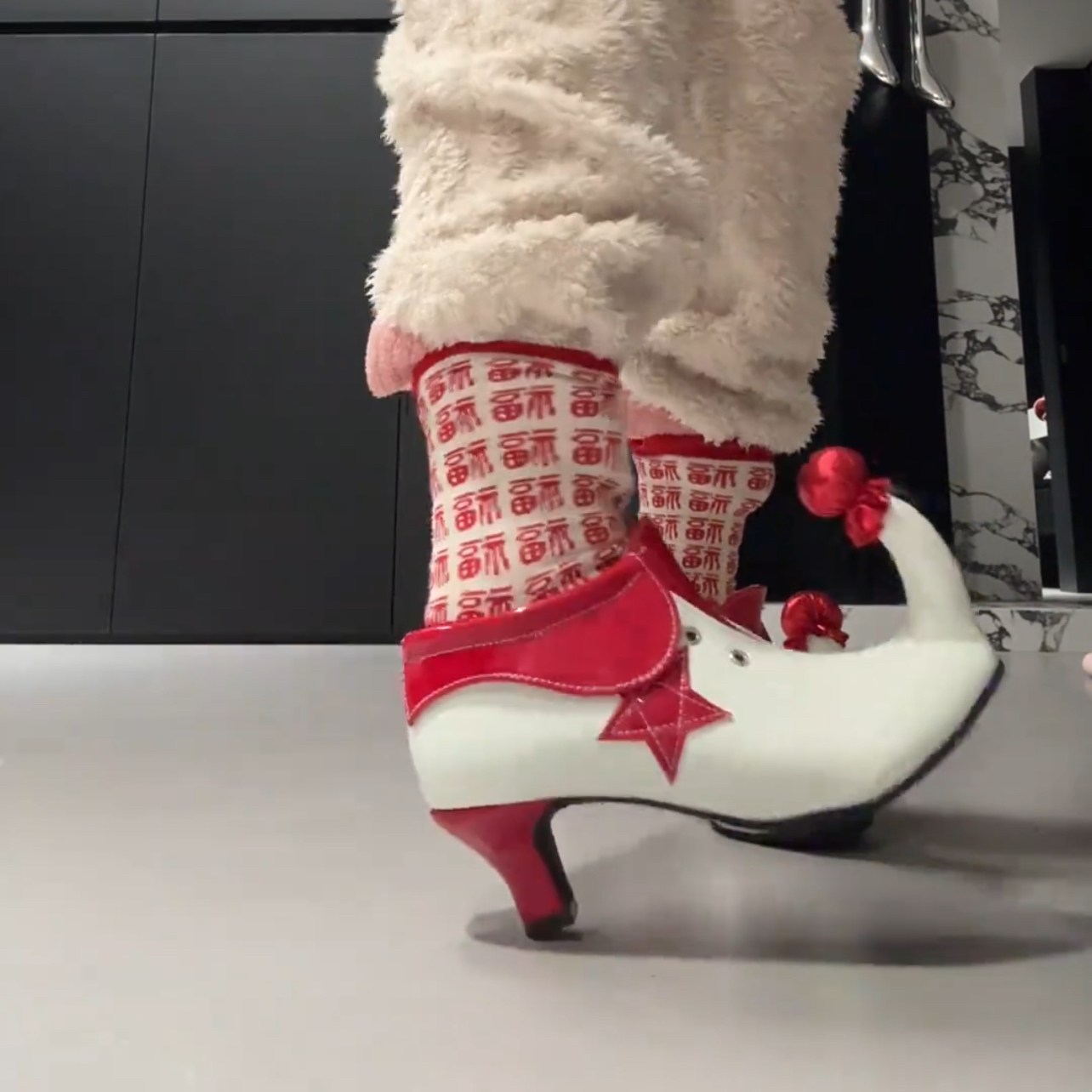 鞋子男女同款cos动漫小丑鞋子红白配色趣味文艺鞋创意小丑鞋女