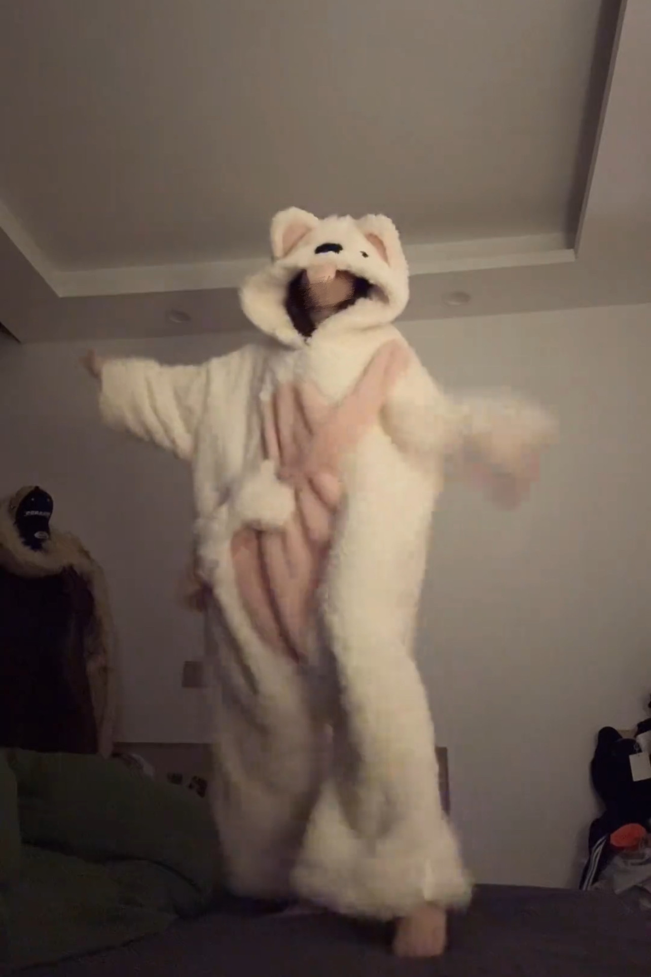 连体睡衣女加厚保暖连帽家居服睡袍卡通搞怪沙雕北极熊白色可爱