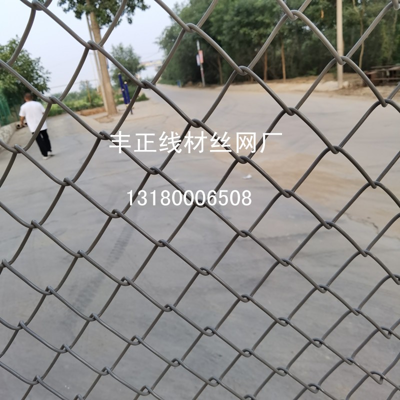 灰色包塑勾花网棒球场健身房防护网菱形丝网N花架护栏狗笼围网定