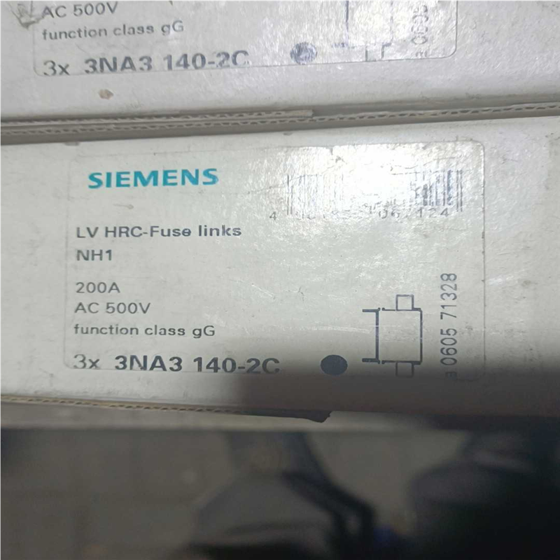 3NA3 140-2C  熔断器  4盒！！！~询价