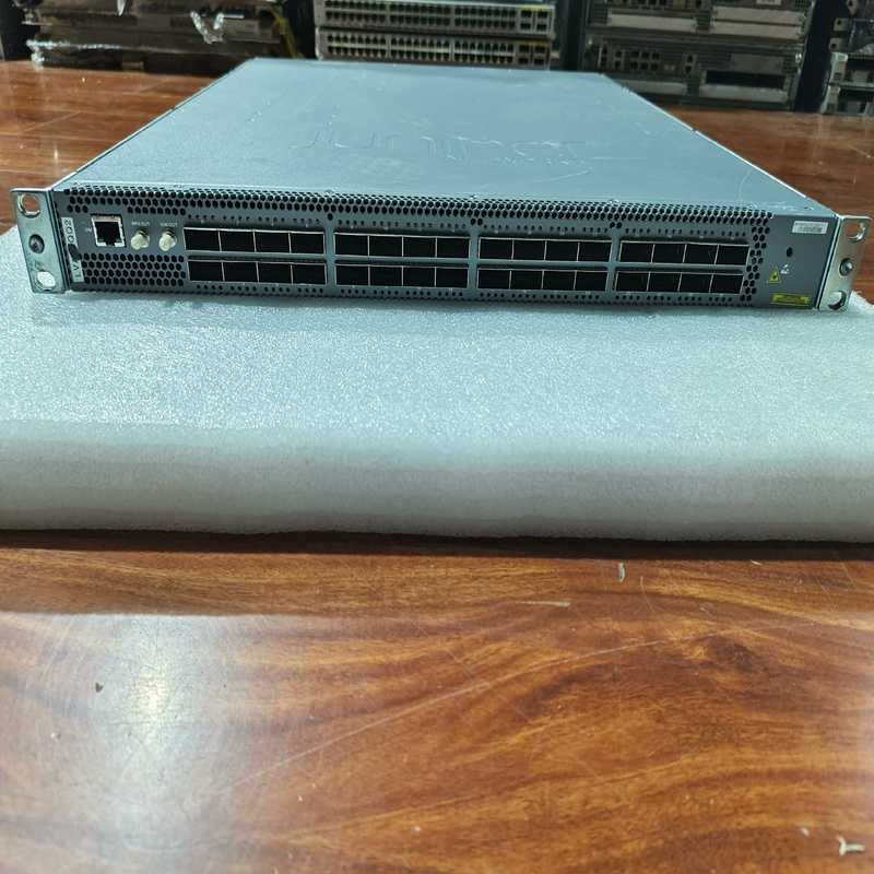 Juniper QFX5200-32C-AFI 32口100（豆豆设备）