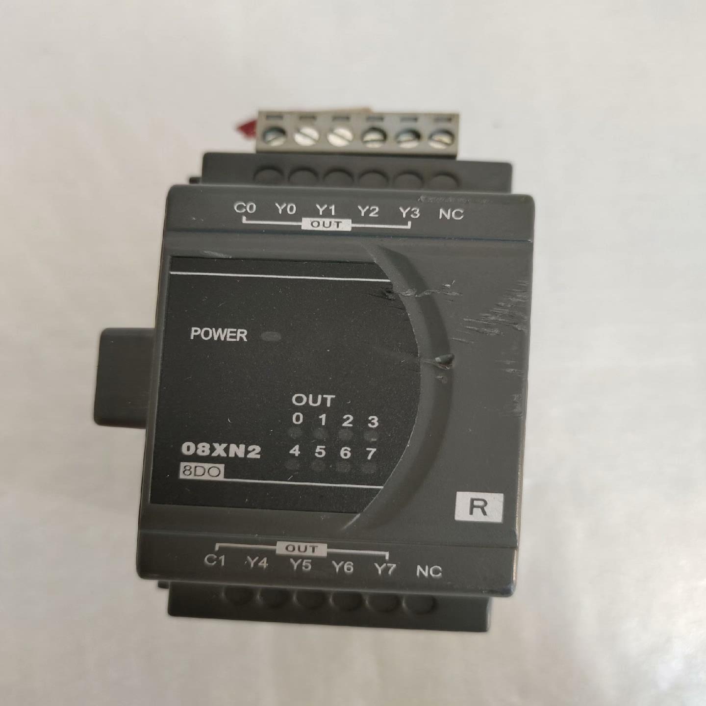 询价台达PLC模块型号DVP08XN211R图上一个，所~可接维修