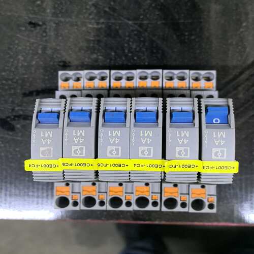断路器 CB TM1 4A M1 P~询价
