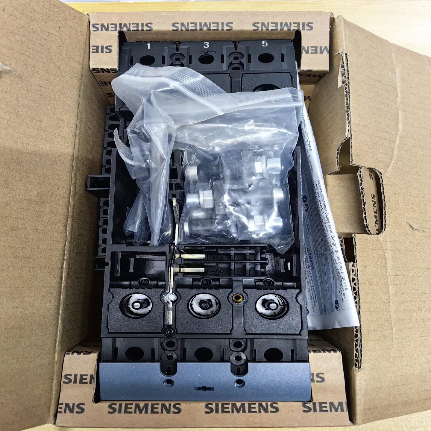 断路器插入式附件套件底座3VA9123-0KP00询价