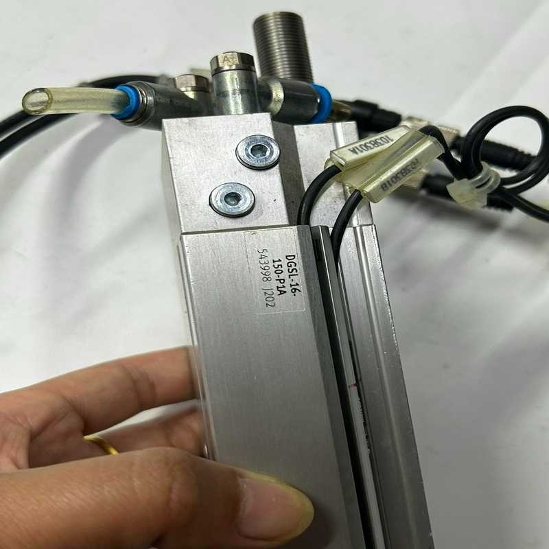 FESTO滑台气缸DGSL-16-150-P1A实物图1台（崽载电子）