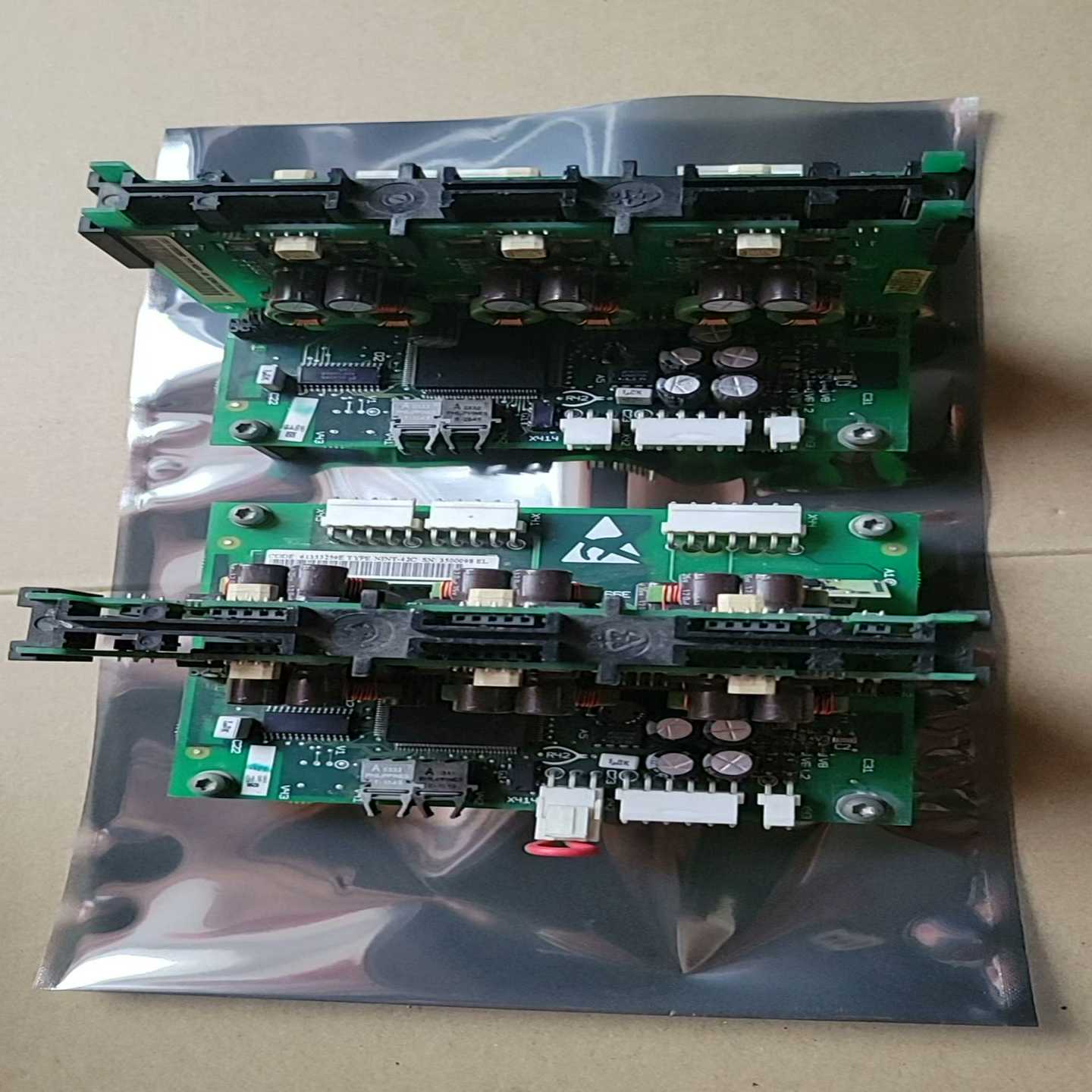 询价ABB变频器600系列驱动板NTNT-42C成色如图，议