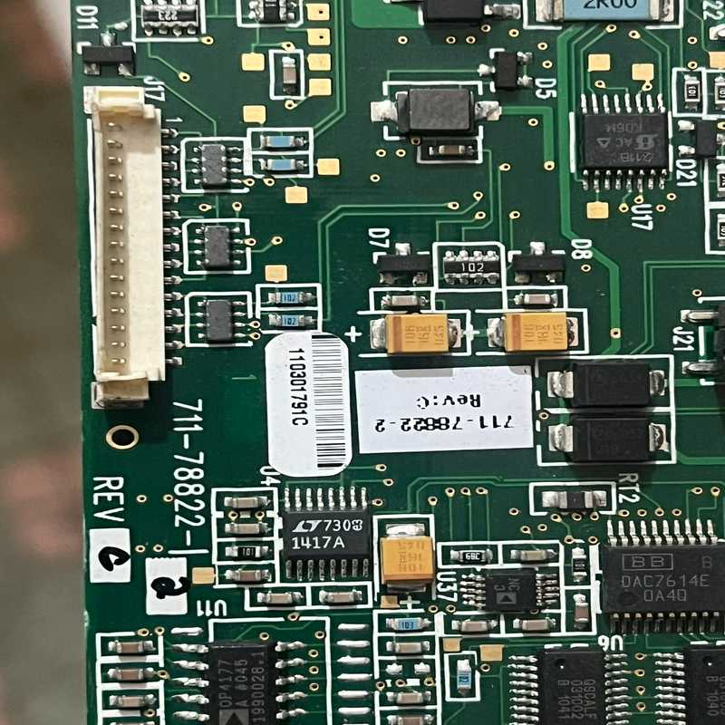 LM3886T的闲置电路，带散热器，板子上集成电路很多需要的~议价