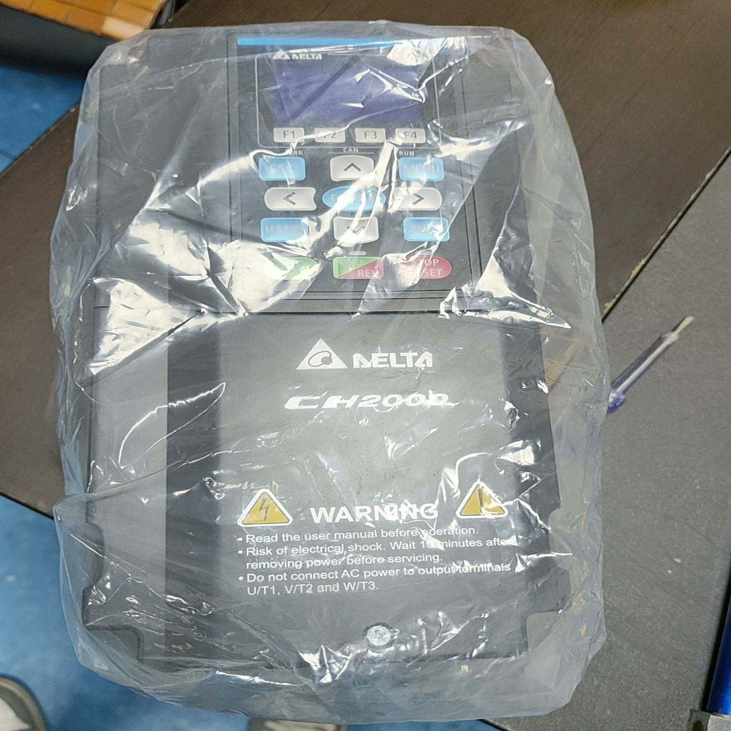 台达变频器VFD022CH23A-21，三相220V2.【白零商行】