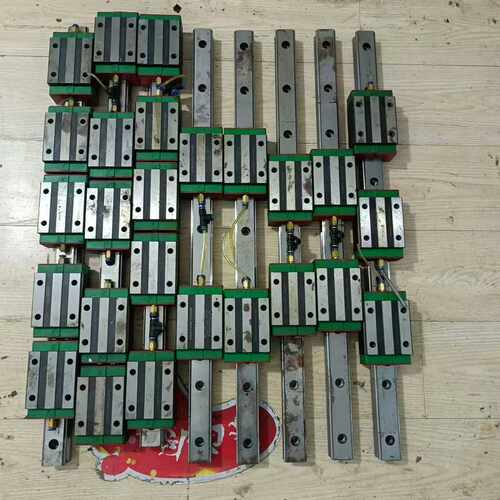 上银导轨。型号HGH35CA，长70cm，每条可以配2个滑块（耶耶电子）