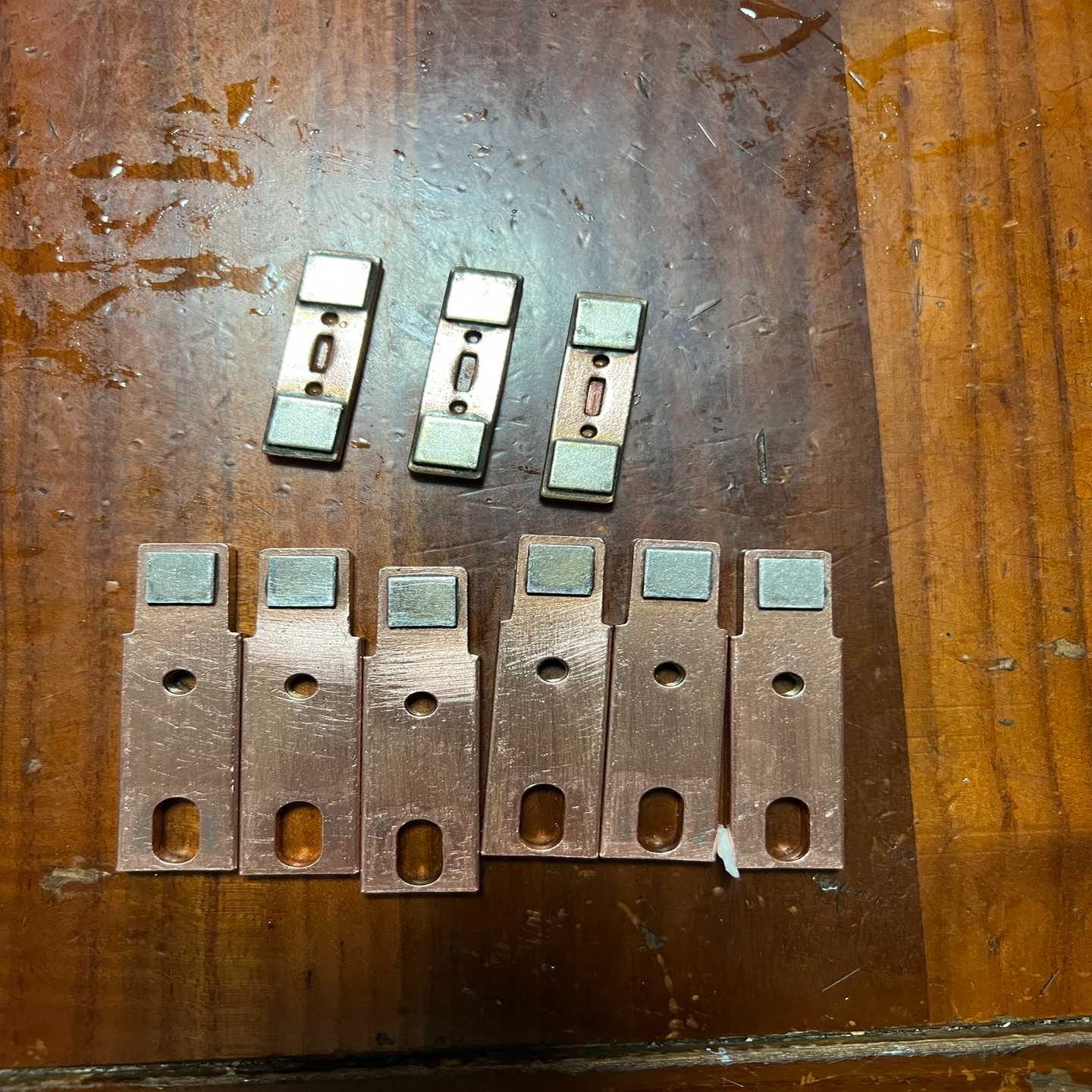 ABB软启动器内置旁路接触器触点，成色如图，适用于PSTX2（咳