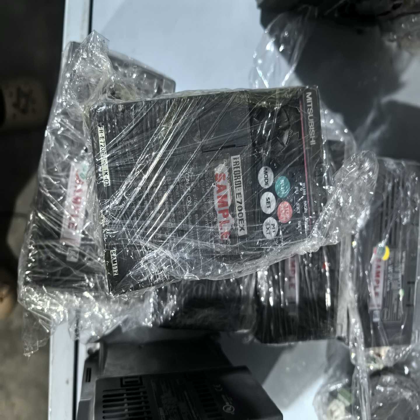 变频器 E700EX FR-E720EX-0.1K-03【鑫鑫商铺】