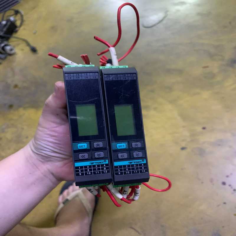 议~拆机 东崎  温度控制器 GTE2-RC18W A 两台