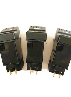 中国重汽配件豪沃A7/T7H工作灯开关翘板开关howoA7仪表台淋水开关