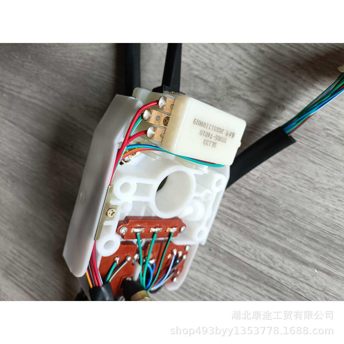 东风240 245汽车配件  153 145组合开关37N05-74010车灯开关雨刮