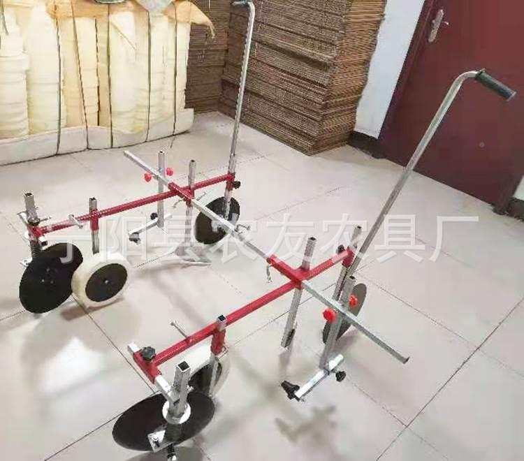 西瓜铺地膜机 人力高龙烟苗盖膜机 铺地膜上土大蒜播种覆膜机