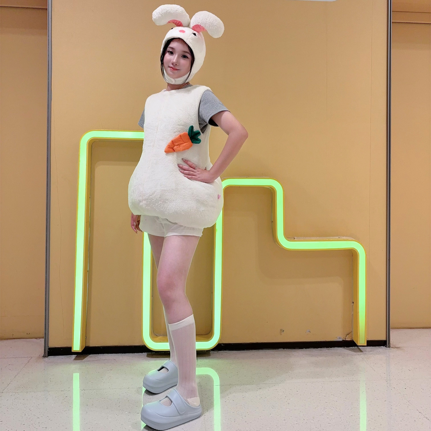 演唱会同款兔子玩偶衣服儿童动物演出服小白兔cos成人表演服装女