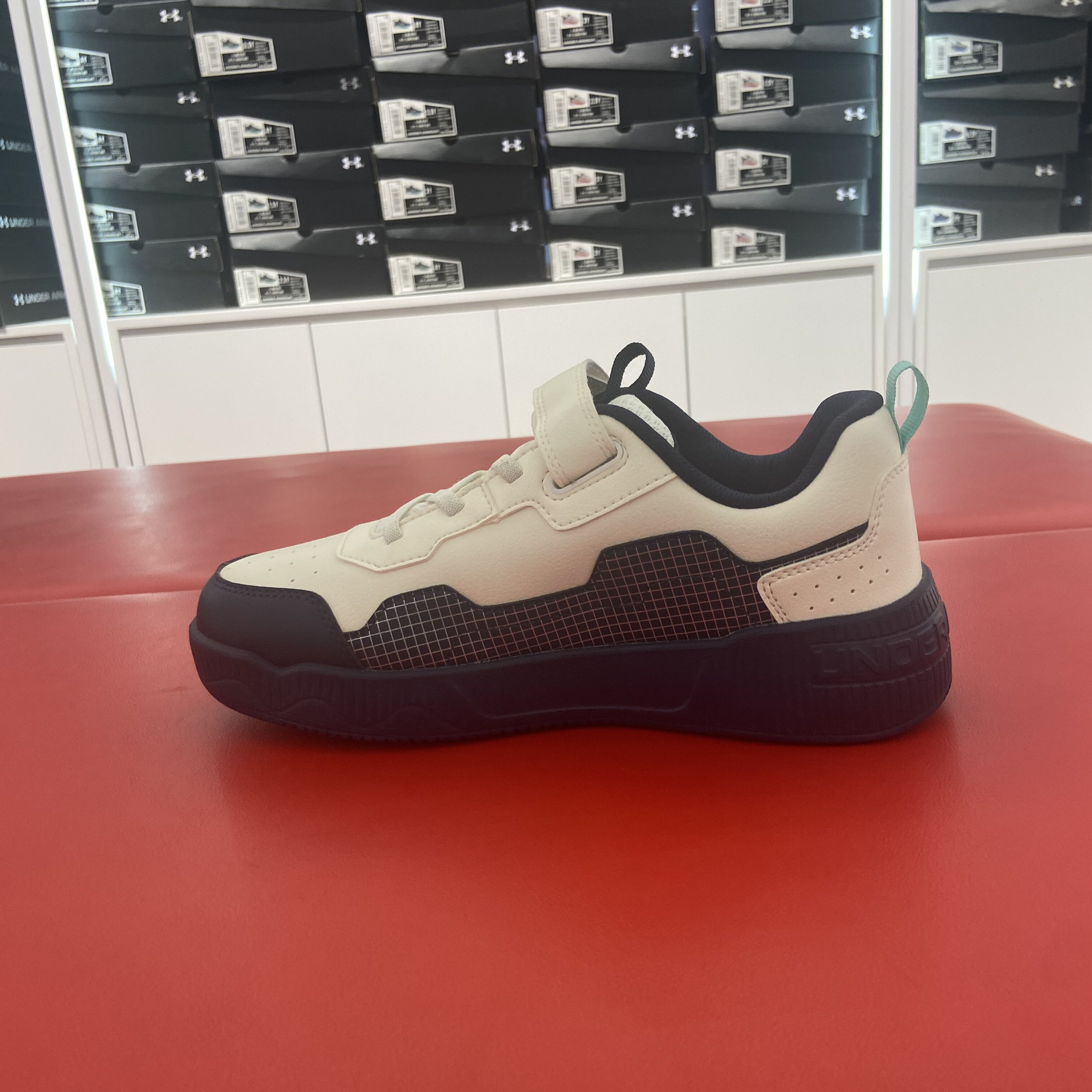 安德玛童鞋男女童板鞋2024秋冬新款保暖缓震中大童运动鞋2441310