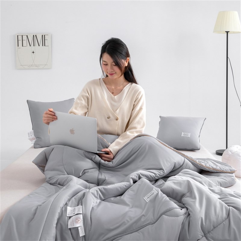 夏季冰丝抱枕被子两用车载枕头办公室折叠午睡毯夏凉被抱枕二合一