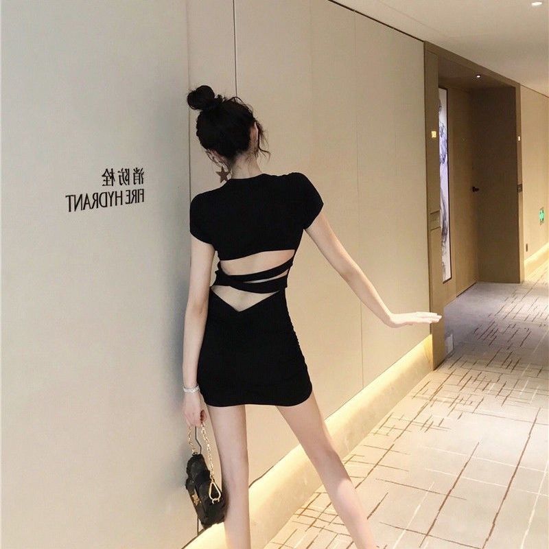 小心机露背交叉短袖洋装