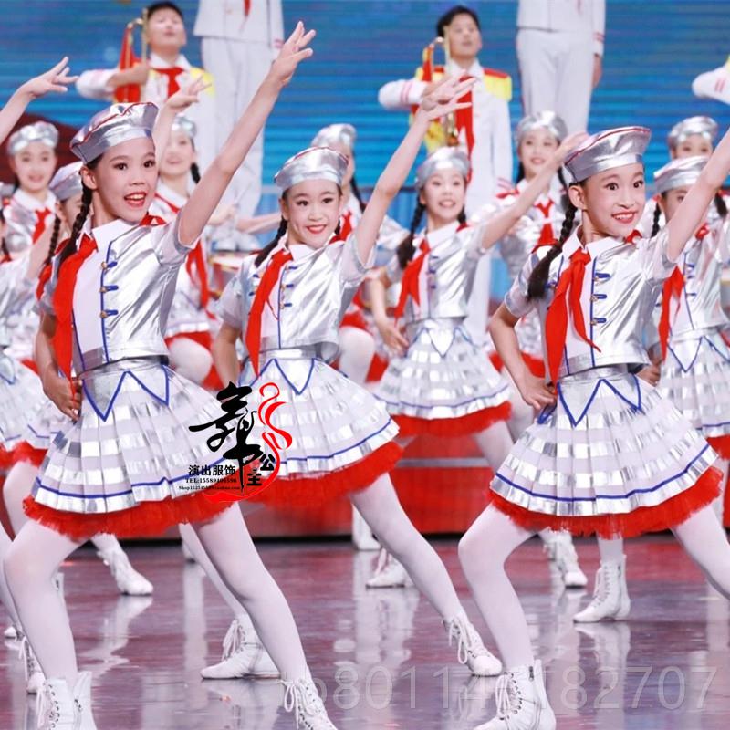 新六一我们是共产主义接班人大鼓唱演服出装儿童号手少先队表合演