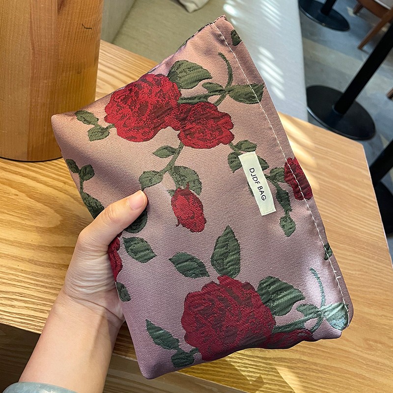 ins新款红玫瑰便携大容量化妆包高级感旅行洗漱包帆布拉链内胆包