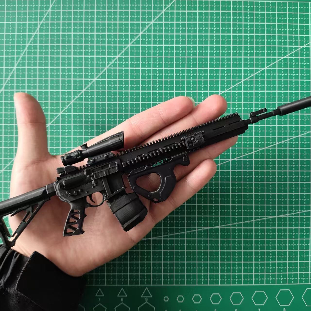 15 逃离塔科夫暗区突围新款法老吃鸡塑料步枪拼装武器模型枪模