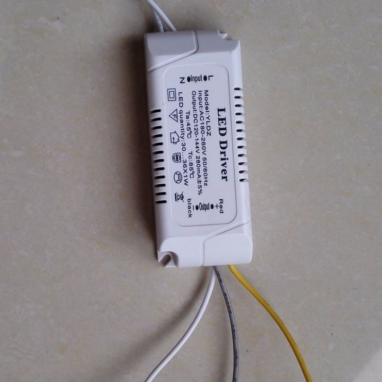 LED恒流驱动电源 吸顶灯整流变压器灯带射灯镇流器3w12W18W24W36w