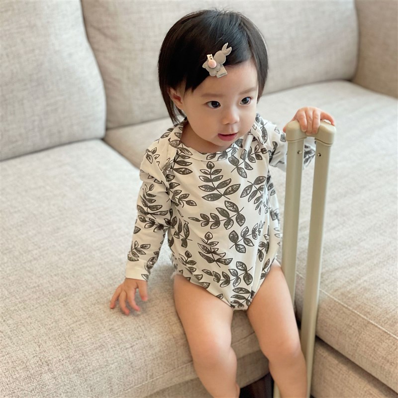 早秋超洋气婴儿服包屁衣可爱女宝宝秋季纯棉薄款长袖连体衣男套装