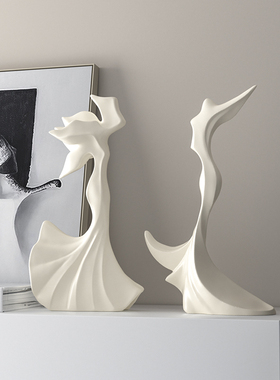 高级感轻奢抽象人物摆件艺术雕塑软装办公室书房客厅酒柜家居饰品