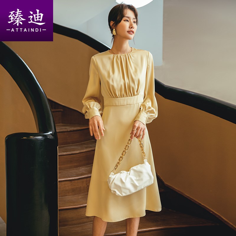 质感缎面褶皱圆领套头长袖长裙2021春新款高腰显瘦雪纺连衣裙过膝