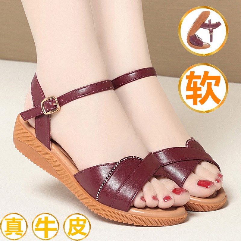 中年妈妈女士凉鞋夏季真皮平底舒适牛筋底软底Q中老年防滑大码女