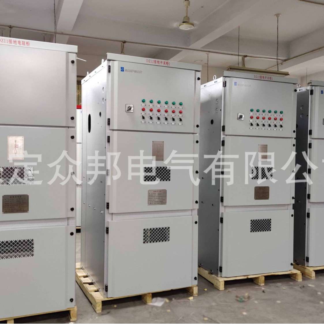 电阻柜是一种用于测量电压和电流的设备，它由电阻器和开关组成