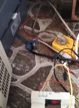 议价1.5kwCV100变频器，功能包好外壳完好适用