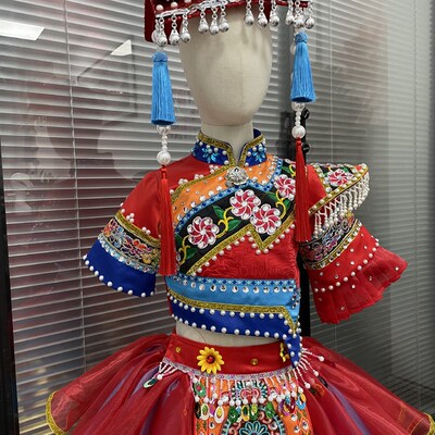 新款羌红快乐阳光儿童演出服彝族羌族女童民族舞台独唱表演服定制