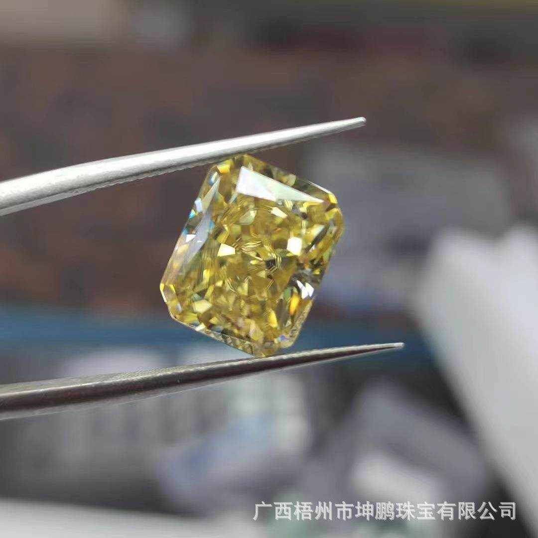 一手黄色雷迪恩长方倒角莫桑钻冰花切割南非黄钻莫桑附GRA证