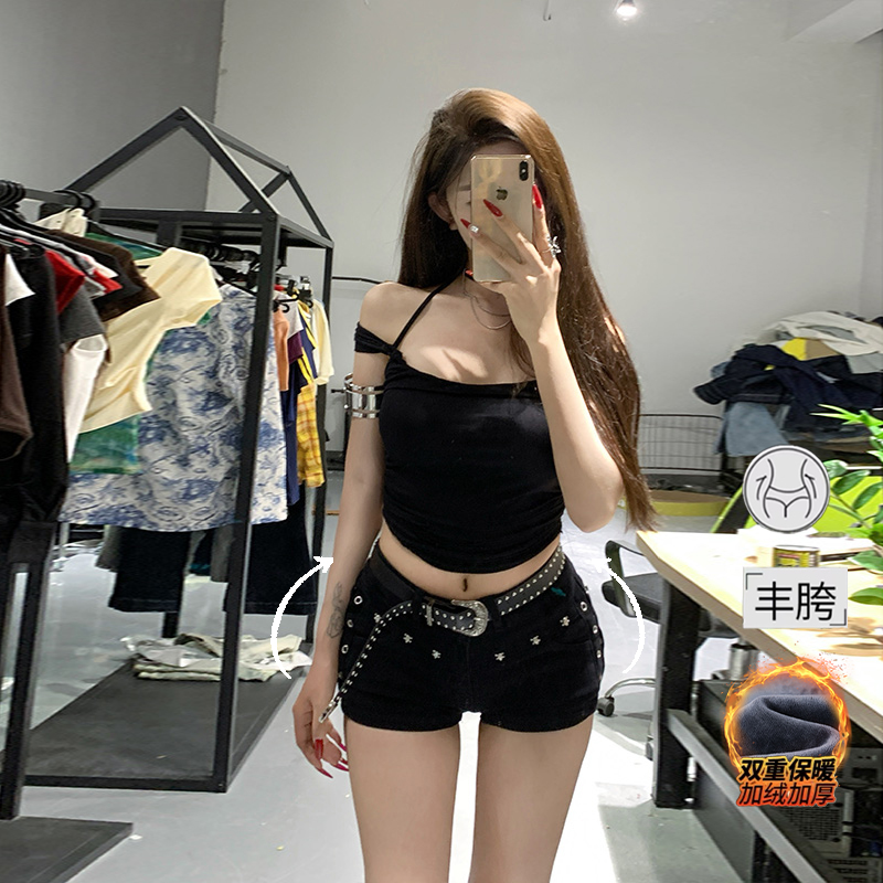 低腰铆钉丰胯牛仔超短裤女