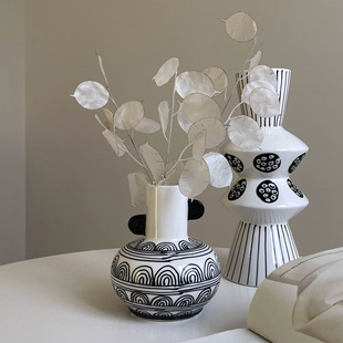 条纹艺术风格釉面双耳白色陶瓷花瓶2021新款创意家居摆件软装饰品