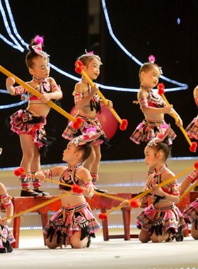 儿童舞蹈扁担竹扁担小扁担黄色竹扁担2头带毛绒球 表演游戏道具