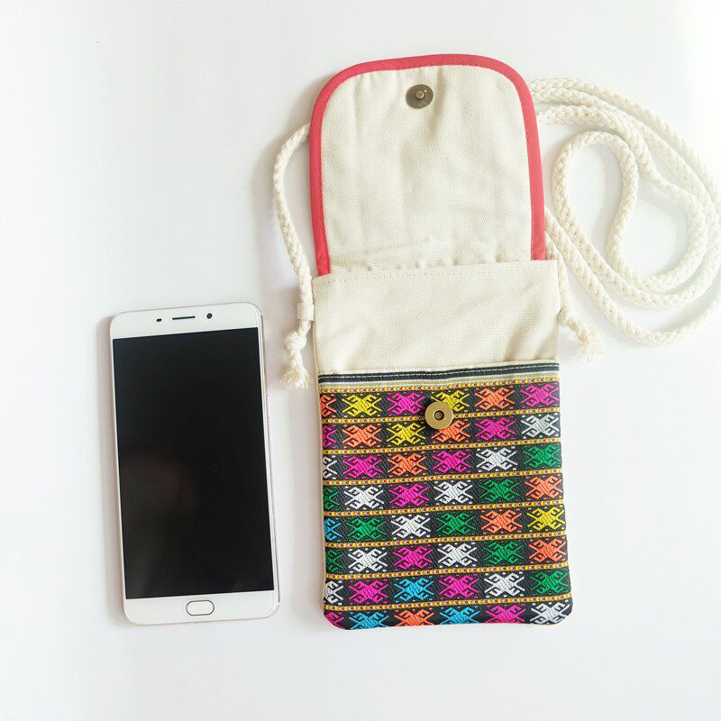 民族风手机包女2020新款黎族斜挎包小包包竖款手机袋装迷你零钱包