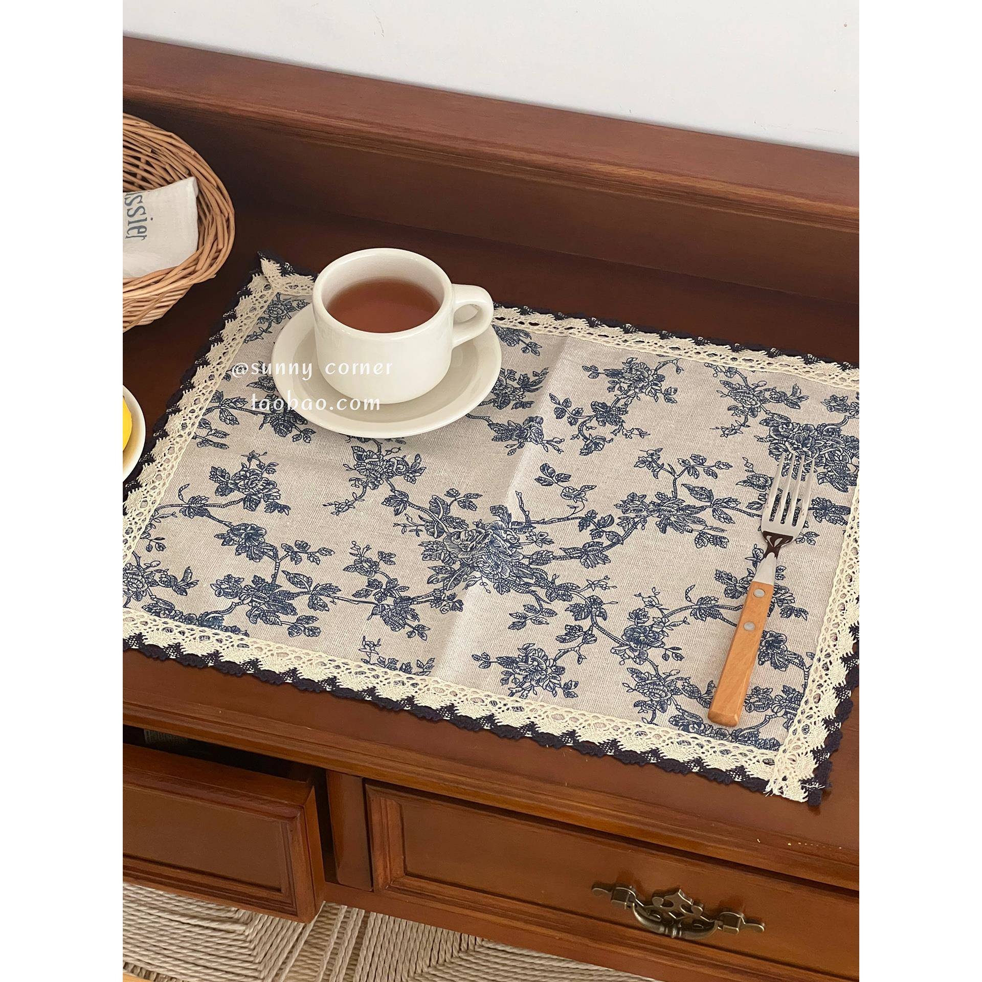 覆古法式蓝色碎花布艺餐垫隔热垫ins风桌垫西餐垫拍照装饰背景布