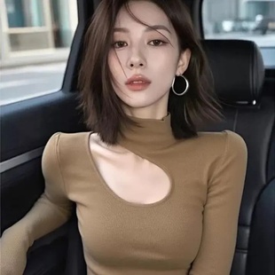 法式咖色不规则镂空高领打底衫女内搭修身入春漂亮衣服