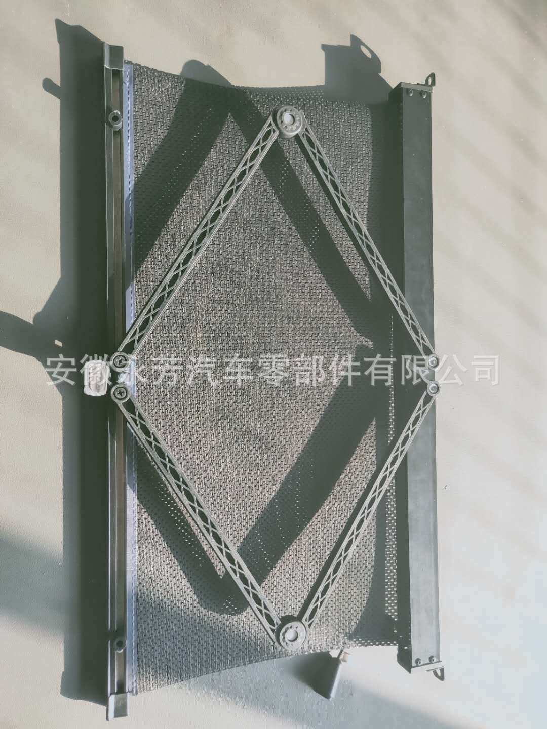 厂家供应国外汽车遮阳帘卡车遮阳帘重卡遮阳帘摇臂式遮阳帘