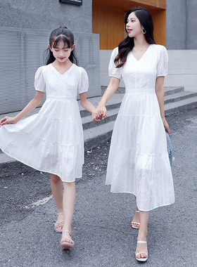 炸街亲子装夏装2023新款潮洋气高端母女装夏季时尚白色纯棉连衣裙