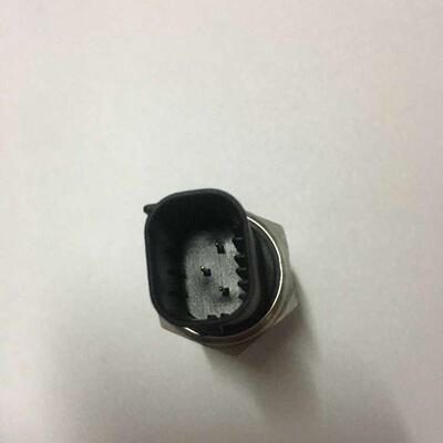 适用于重汽曼MC11曼机油燃油压力传感器T7H牵引车202V27421-0263