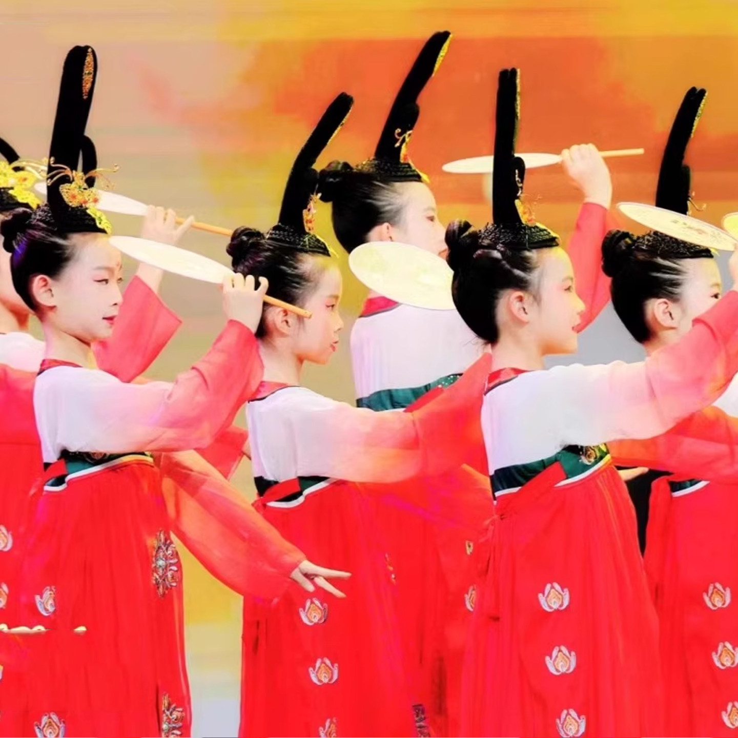 红色霓裳汉服少儿唐宫夜宴演出服