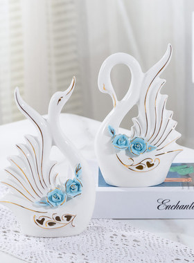 景德镇陶瓷工艺品捏花情侣天鹅客厅酒柜玄关装饰摆件创意结婚礼品