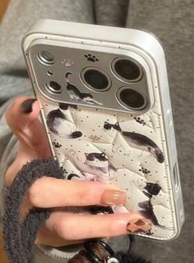 先吉白底凹星星黑爱心爪印小猫皮质苹果17promax手机壳iphone16151413