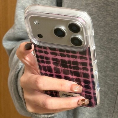 先吉黑底粉线条格纹英文标签苹果17promax手机壳iphone16151413网红潮